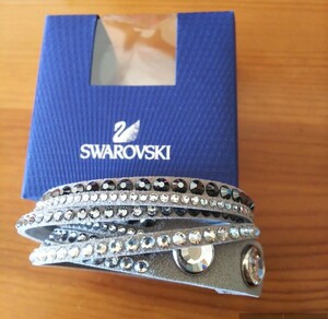 ほぼ未使用スワロフスキー Swarovski ビジュー付きストラップブレスレット グレー