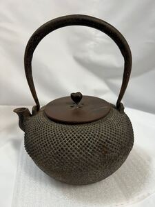 鉄瓶 ③ 龍文堂 南部鉄器 在銘 茶道具 アンティーク 急須 煎茶道具 湯沸 骨董品 銅蓋 古道具 あられ 霰 狐 蓋に狐の彫り物 ジャンク