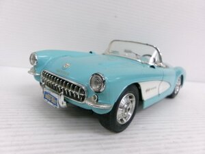 イタリア製のブラーゴ 1/18 シボレー コルベット 1957 (1331-601)