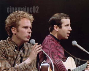 サイモン&ガーファンクル Simon & Garfunkel/ライブで唄う写真/ポール・サイモン、アート・ガーファンクル