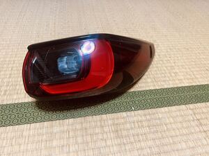 美品 S1293　CX5　CX-5　KFEP　KF5P　KF2P　後期　右テール　LED　W6908