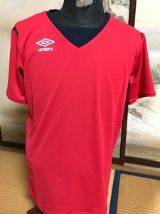 アンブロ(umbro)★メンズ　レッド　ブイネックＴシャツ　Ｍサイズ　吸汗速乾　ポリエステル100％