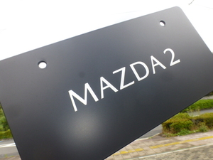 【貴重！】新品 マツダ純正 正規品 MAZDA2 化粧プレート ナンバープレート 展示プレート マスコット SNS インスタグラム フェイスブック