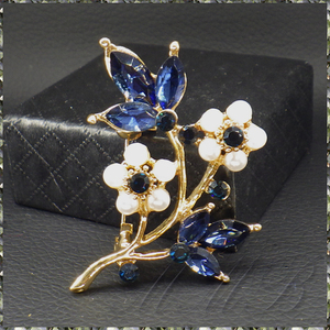 [BROOCH] Blue Crystal and Simulated Pearl Plant ビューティフル ブルー クリスタル パール フラワー ゴールド ブローチ