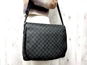 極美品 LOUIS VUITTON ルイヴィトン ダミエグラフィット ダニエルMM ショルダーバッグ バッグ N58029 A4可 黒 メンズ 80271Y