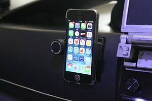 携帯　スマートフォン　iphone アイフォン　ホルダー　車内のエアコンルーバー　吹き出し口に装着 シフトノブ ハンドルカバー ステアリング
