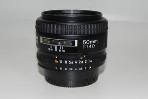 **中古良品　Nikon AF Nikkor 50mm/1.4 Dレンズ(日本製)*