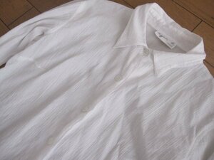 agnis b.アニエスベー プリーツ加工(皺加工)長袖 白シャツ　サイズ不明