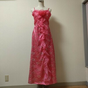 大きめサイズのピンクのドレス