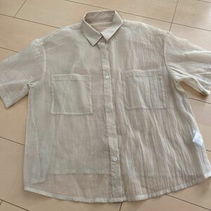 新品　GU シアーシャツ　半袖　M ベージュ