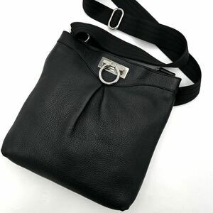 1円/極美品● フェラガモ Salvatore Ferragamo ショルダーバッグ サコッシュ ビジネス 斜め掛け ガンチーニ 金具 黒 ブラック レザー