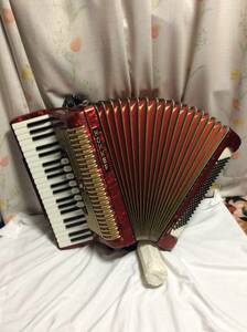 希少品.HOHNER VERDI III N. ミュゼットMML.鍵盤41ベース120.本体：魅力的な赤色.グリルクロス新品に交換. ハードケース付き.お買い得品.