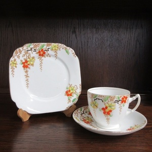 イギリス製 Salisbury China Co カップ＆ソーサー ケーキプレート トリオ ティーカップ アンティーク雑貨 英国 tableware 1531sb