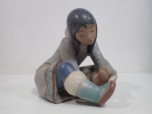 K639/8B◆リヤドロ LLADRO「冷たい足を持つエスキモーの少女」 陶器 人形 置物 美品◆