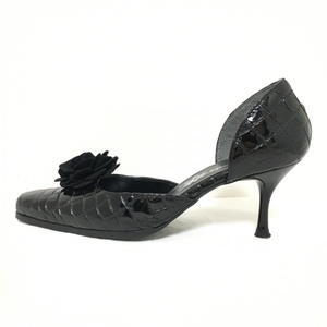コッコフィオーレ COCCO FIORE パンプス 23.5EE - エナメル（レザー） 黒 レディース フラワー(花)/型押し加工 靴