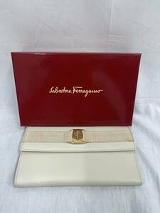 Ferragamo フェラガモ 三つ折り長財布 HW-22 4072 がま口 ヴァラ金具 リボンデザイン ベージュ レザー ゴールド金具 レディース