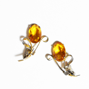 Vintage 1940’s yellow glass stone　earrings