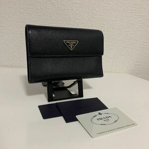 美品　PRADA プラダ サフィアーノ 三角プレート 折り財布 レザー ブラック ギャランディカード付き