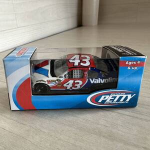 【A0314-31】未開封品『Action 1/64 ナスカー AJ Allmendinger #43 Valvoline 11 Fusion C431866VAAJ』ミニカー レーシングカー