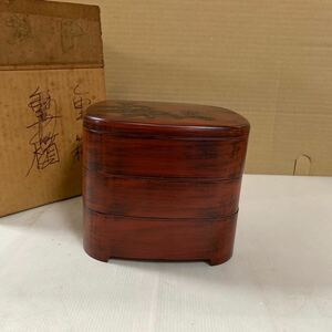 昭和レトロ 重箱 三段 花柄 お祝い事に 使用感薄め 長期保管品のため箱が痛みとシミ 詳細不明 