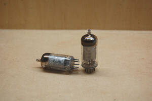 真空管　Mullard EF86 Long Mesh Anode Square Getter British Made NOS pair (2pcs.)