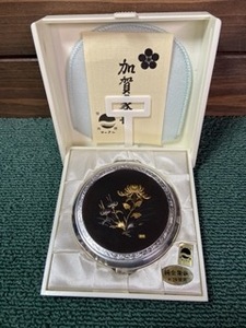 ☆ 白粉ケース　白粉パクト　純金象嵌　K24 加賀象嵌　大コンパクト　キク　菊　中古美品☆