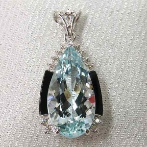 【値下げ交渉は質問欄より】透明感ある天然アクアマリン１５，４７ＣＴ☆プラチナトップ☆鑑別書付属☆