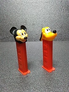 古いPEZ 旧顔 ミッキーマウスと、旧顔 プルートの2点セット 自宅展示保管品