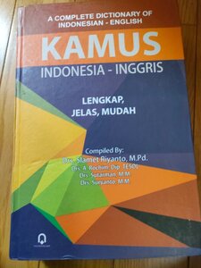 インドネシア語 英語の完全な辞書 スラメット・リヤント 2014/Kamus Indonesia/同義語と反意語/単語の使用例/辞典/語学/洋書/B3233121