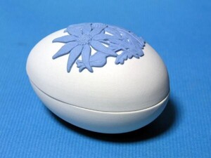 ◎未使用　ウェッジウッド 青/白 逆転ジャスパー 可愛い小型卵形蓋物 「花」◎希少