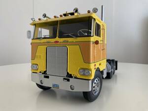 ROAD KINGS 1/18 Peterbilt 352 Pacemaker 1977-1979 yellow/brow