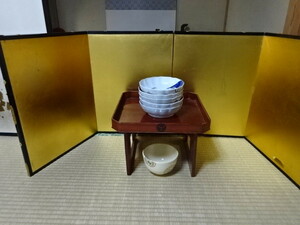 伊万里焼き　手描きのお多福さんの古い丸皿五枚（未使用品）