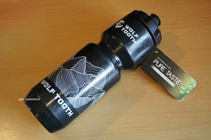 WOLF TOOTH COMPONENTS ウォーターボトル 26oz-RANGE BLK USDM北米 Specialized PURISTボトル SURLYサーリーAllcity Salsa wolftooth