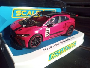 1/32 スロットカーSCALEXTRIC Jaguer i-Pace