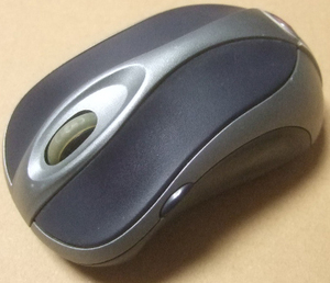 MS Wireless Notebook Optical Mouse 4000。