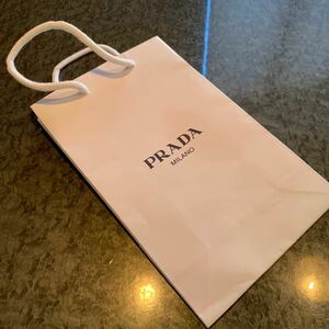 プラダ　PRADA 紙袋