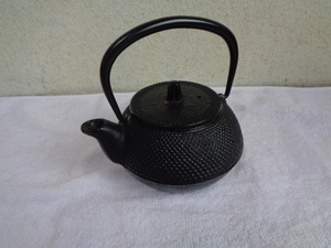 鉄瓶-鉄茶瓶/ミニ鉄瓶・ミニ鉄茶瓶・急須/南部鉄器？/良品-未使用かもしれませんが、経年の錆びあり