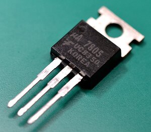 Fairchild uA7805 三端子レギュレータ (+5V/1.5A) [5個組]【管理:SA1695】