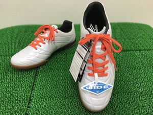 アンブロ umbro タグ付き超極美品 フットサルシューズ27.0ｃｍ 屋内専用 インドア トレシュー ワイド 幅広 運動 靴 UF2WJB02WO