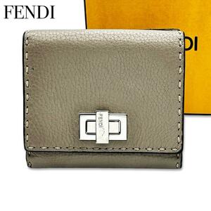 FENDI フェンディ ピーカブー レザー 二つ折り 財布 小銭入れ カード入れ グレージュ