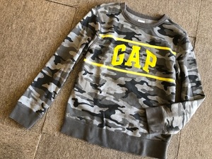 ★Gap Kidsギャップロゴ迷彩柄スウェットトレーナー140★グレー