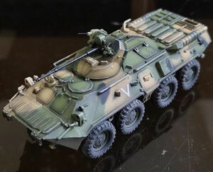 【マチルダ】ARTISN ロシア BTR80A 装甲車両 三色塗装赤旗付き完成モデル戦車 1/72サイズ 0437⑰