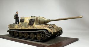 ☆完成品☆タミヤ 1/35 ドイツ重駆逐戦車 ヤークトタイガー 初期生産型　フィギュアセット