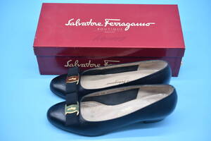 YY1-20　Salvatore Ferragamo サルヴァトーレフェラガモ ヴィラリボン付 パンプス 7 1/2 約24.5センチ　現状品