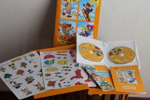 ワールドファミリー会員プレゼント品■■アクティビティＢＯＯＫ「ＡＬＬ　ＹＥＡＲ　ＲＯＵＮＤ」美品