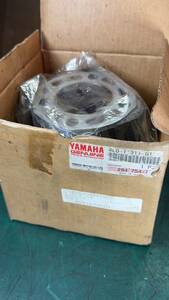 RZ350 ４L０ 純正部品 シリンダー左：4L0-11311-01 廃番品 当時モノ 傷有り 予備ストックしてました