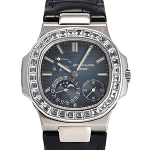 パテック・フィリップ PATEK PHILIPPE ノーチラス 5722G-001 ブラック・ブルー文字盤 中古 腕時計 メンズ