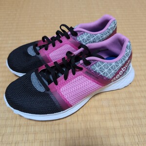 極美品 リーボック Reebok Black Hot Neon Pink SmoothFuse Tech Running Shoes ランニング 軽量 レディース