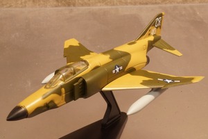 ★アメリカ戦闘機　F-4　ファントムⅡ　1/145　911088
