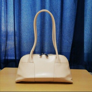 FURLA　フルラ　ハンドバッグ　ショルダーバッグ　ベージュ　おしゃれ　お出かけ　買い物　デート　映画　仕事　趣味